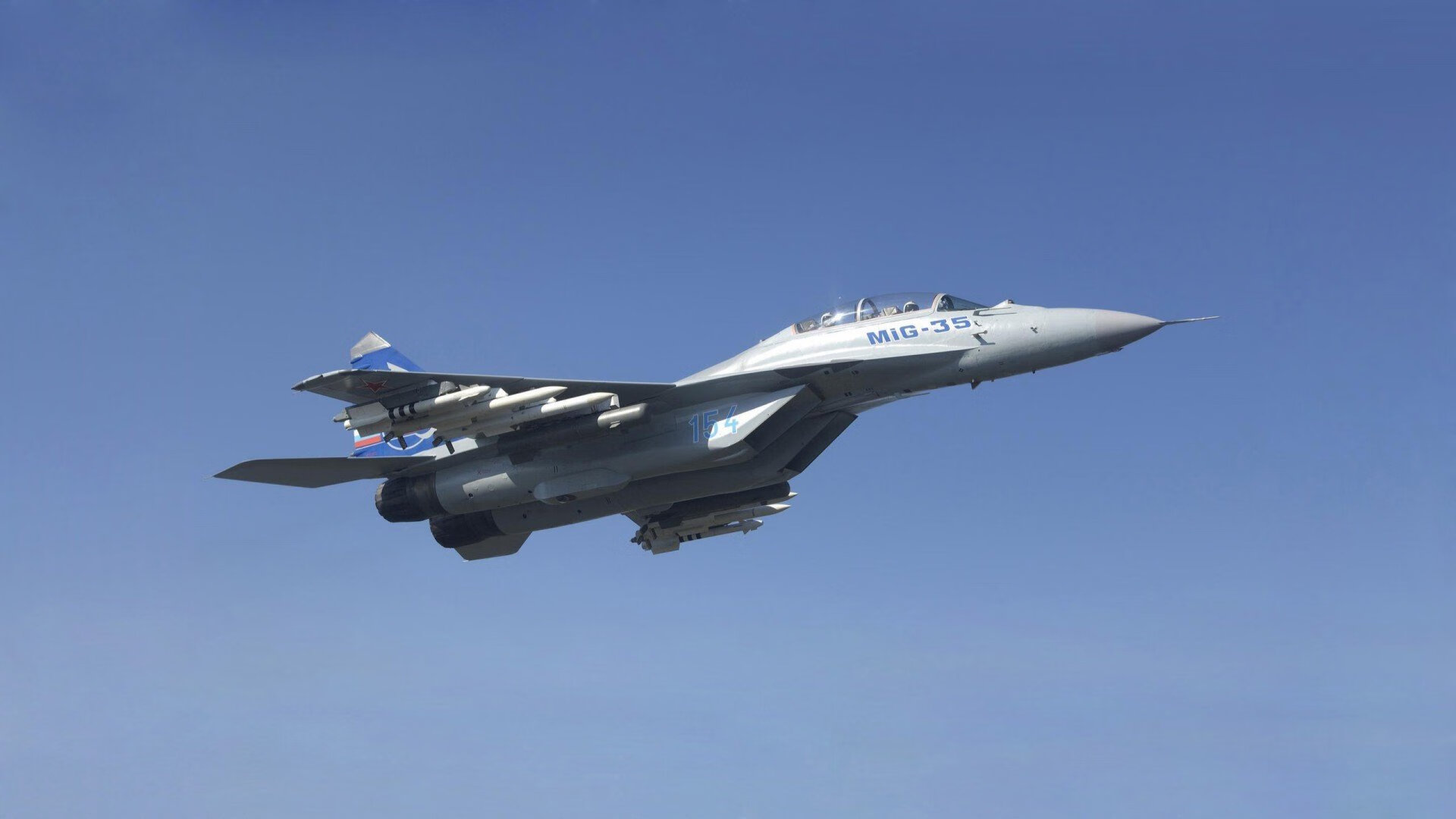 拜仁官宣签下英格兰中场新星，拜仁英格兰小将